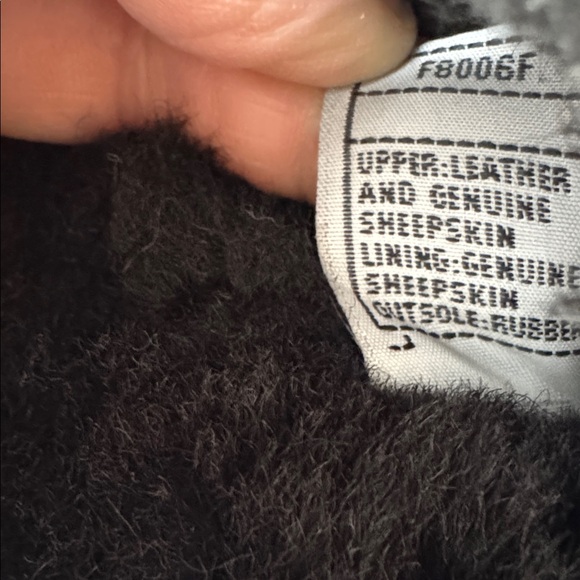 UGG Australia Style 5381 Black Leather/Sheepskin Lines Size 8 Boots - Picture 7 of 8